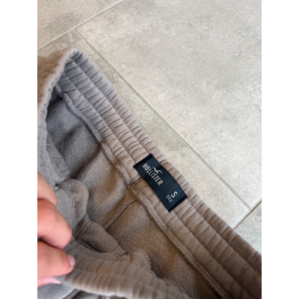 Hollister Mens Taupe Brown Fleece Sweat Shorts Small Elastic Drawstring Logo - Picture 2 of 8